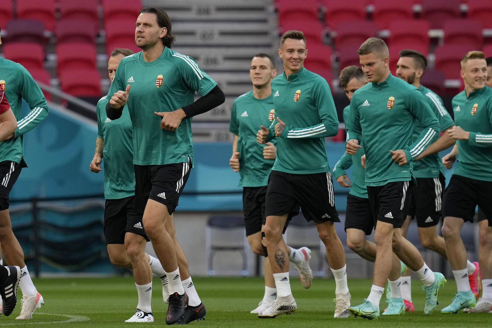 爱游戏官网入口-匈牙利队在比赛中踢出了一场出色比赛(匈牙利队在比赛中踢出了一场出色比赛英语)