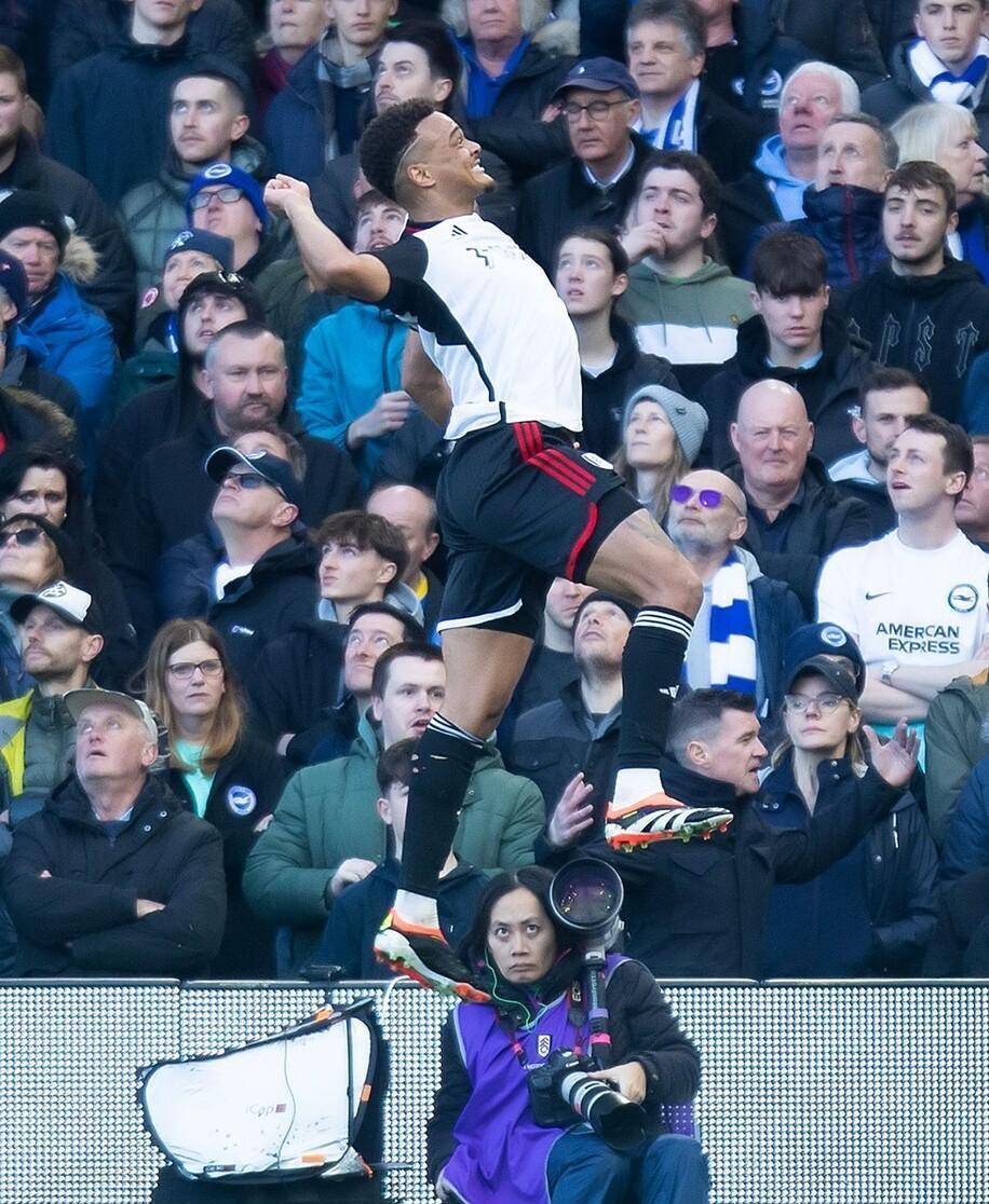 爱游戏登录-富勒姆击败谢菲联，取得宝贵三分(富勒姆击败谢菲联,取得宝贵三分球)