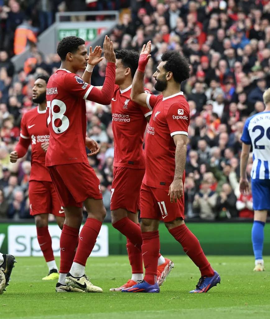 爱游戏体育网站-利物浦球迷现场助威，激发球队夺冠斗志的简单介绍