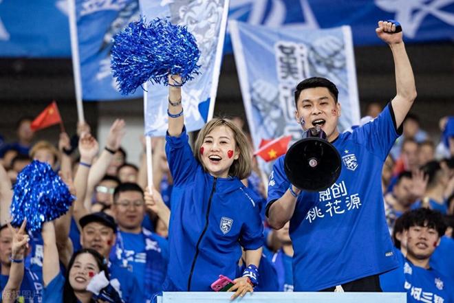 武汉三镇在亚冠中打出进球，被誉为观众齐声高喊的简单介绍