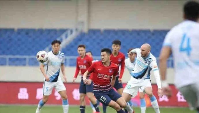 爱游戏在线-汉堡主场力克卡尔斯鲁厄，力争保级之路的简单介绍