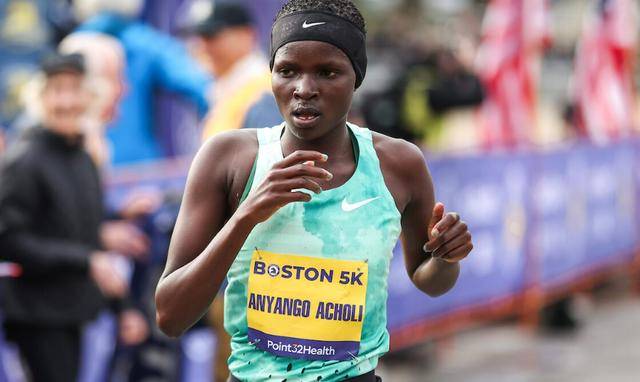 爱游戏体育官网-肯尼亚长跑选手风采独具，夺冠成功