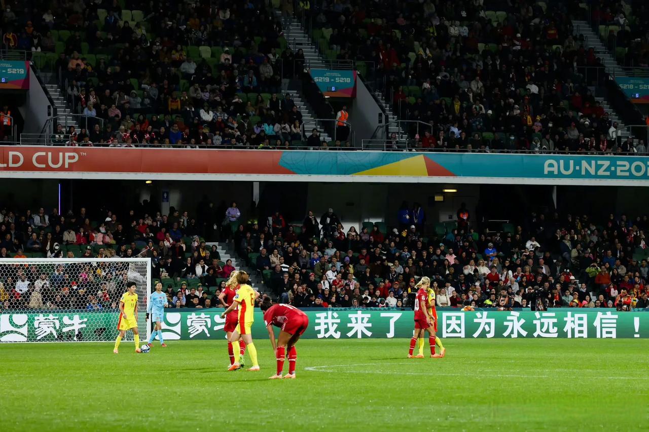 关于拼尽全力！女足球员在比赛中力求胜利的信息