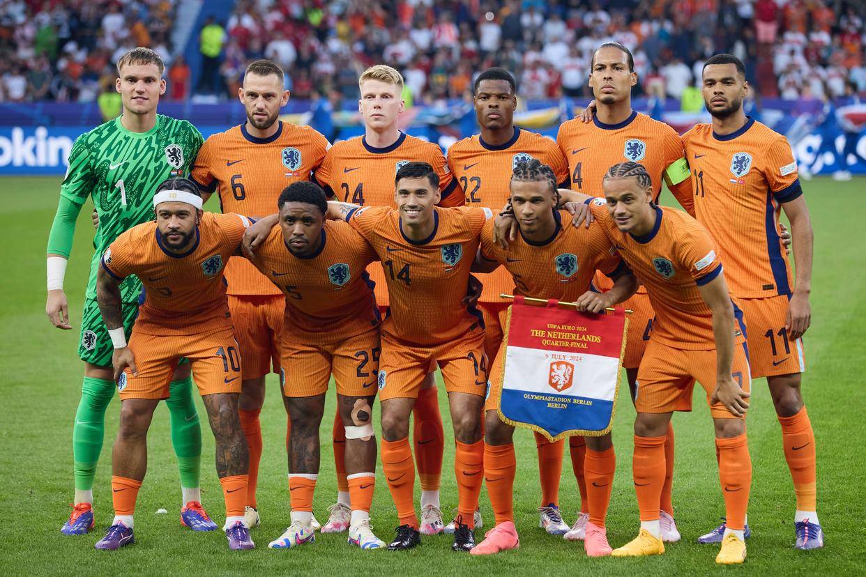 包含荷兰代表队经过激烈角逐,获得第一名的词条 包含荷兰代表队经过激烈角逐,获得第一名的词条