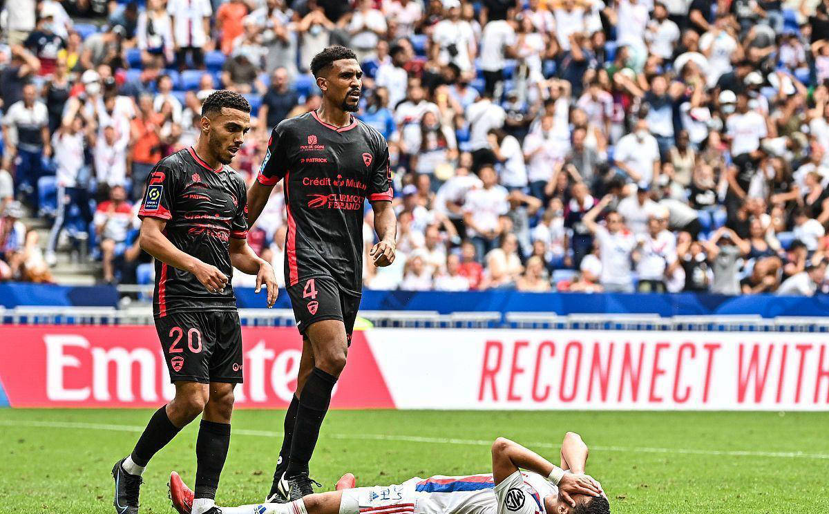 亚眠客场不敌梅斯,遭遇双杀 亚眠客场不敌梅斯,遭遇双杀