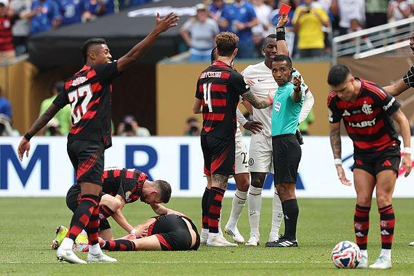 红牌惩罚让球队面临困境却无法战胜 红牌惩罚让球队面临困境却无法战胜