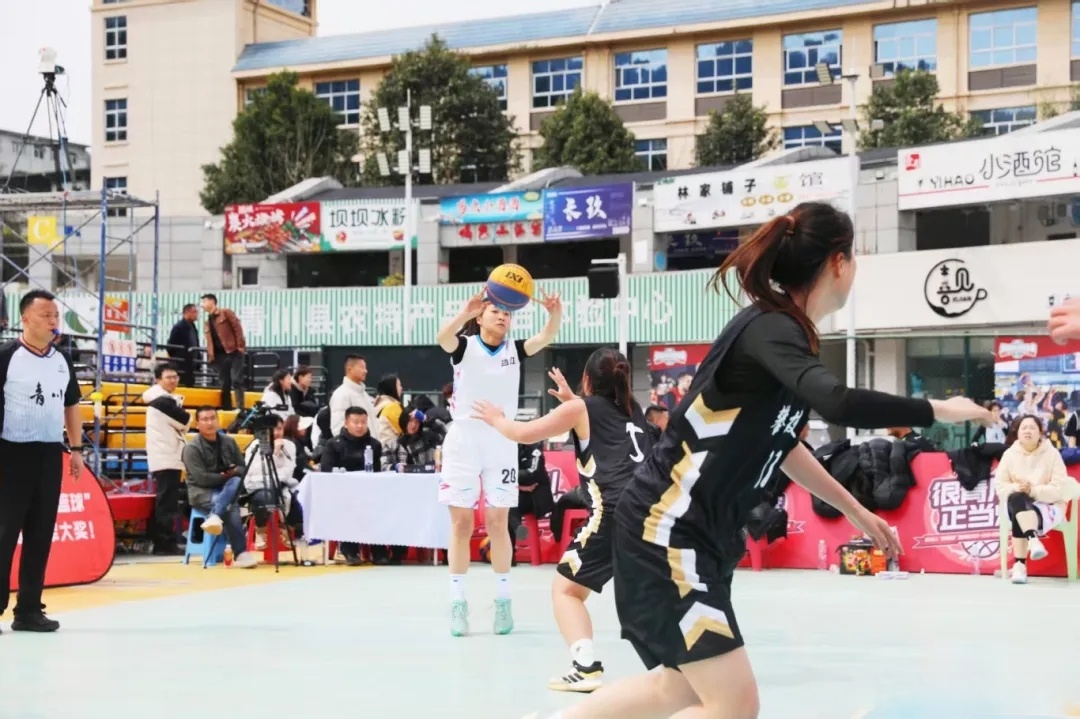 女子篮球赛场燃爆民族豪强横扫重兵的简单介绍 女子篮球赛场燃爆民族豪强横扫重兵的简单介绍