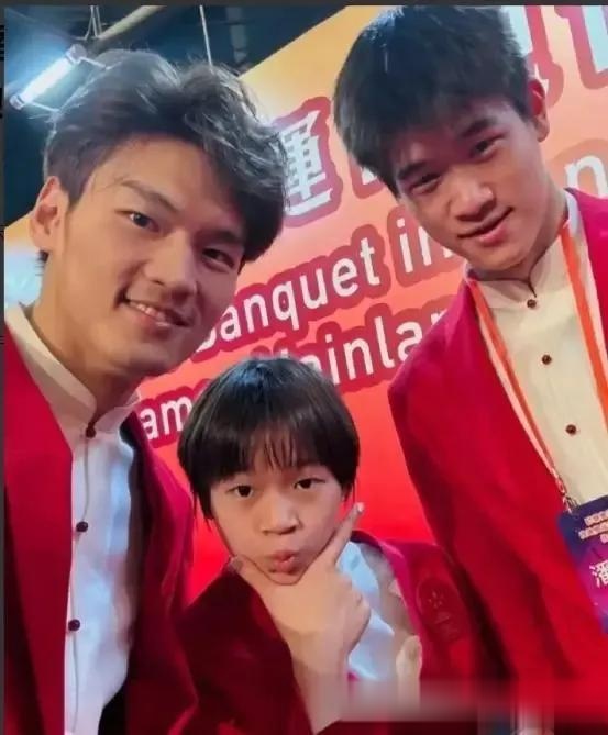 包含突如其来的翻盘之战，惊悚大戏展开的词条