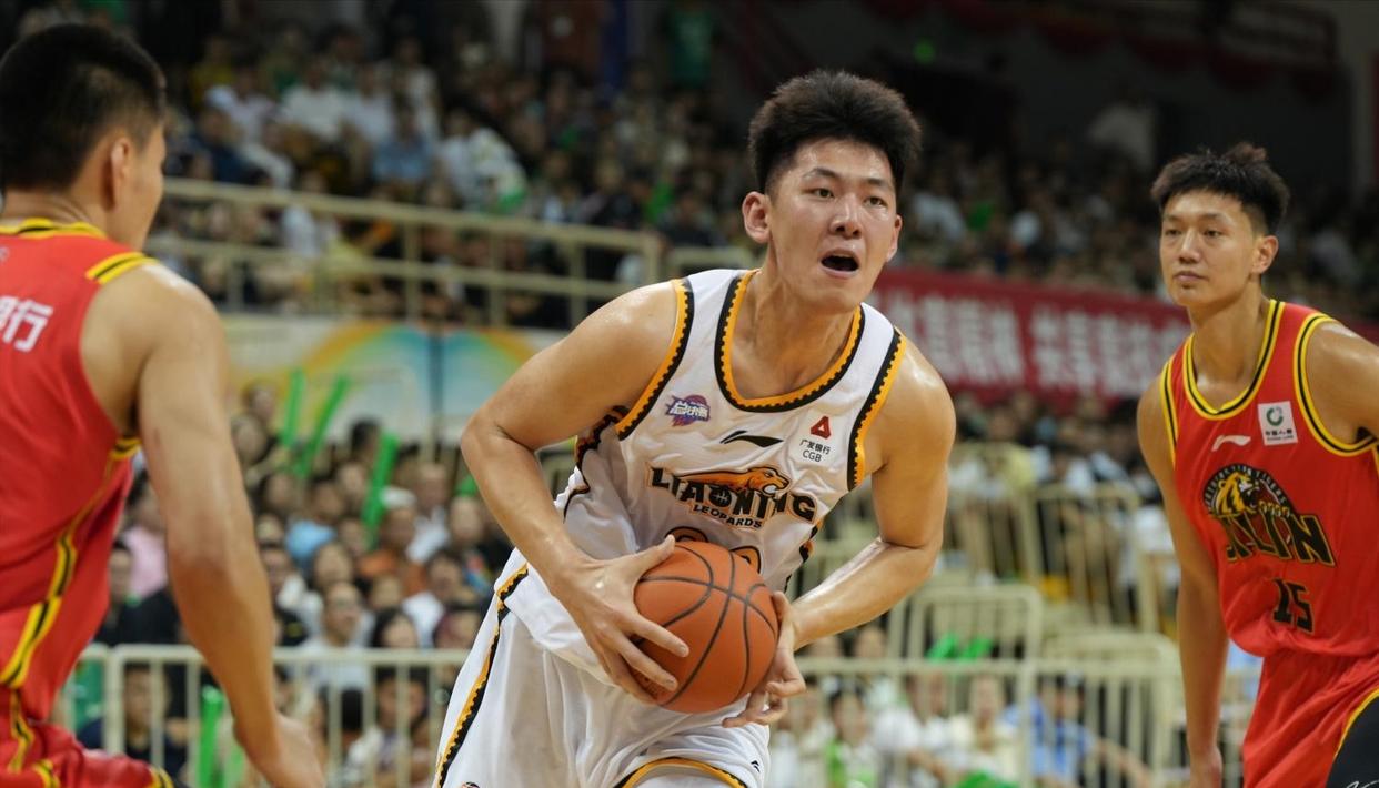 爱游戏app下载-星级球员在职业篮球赛场上表现抢眼