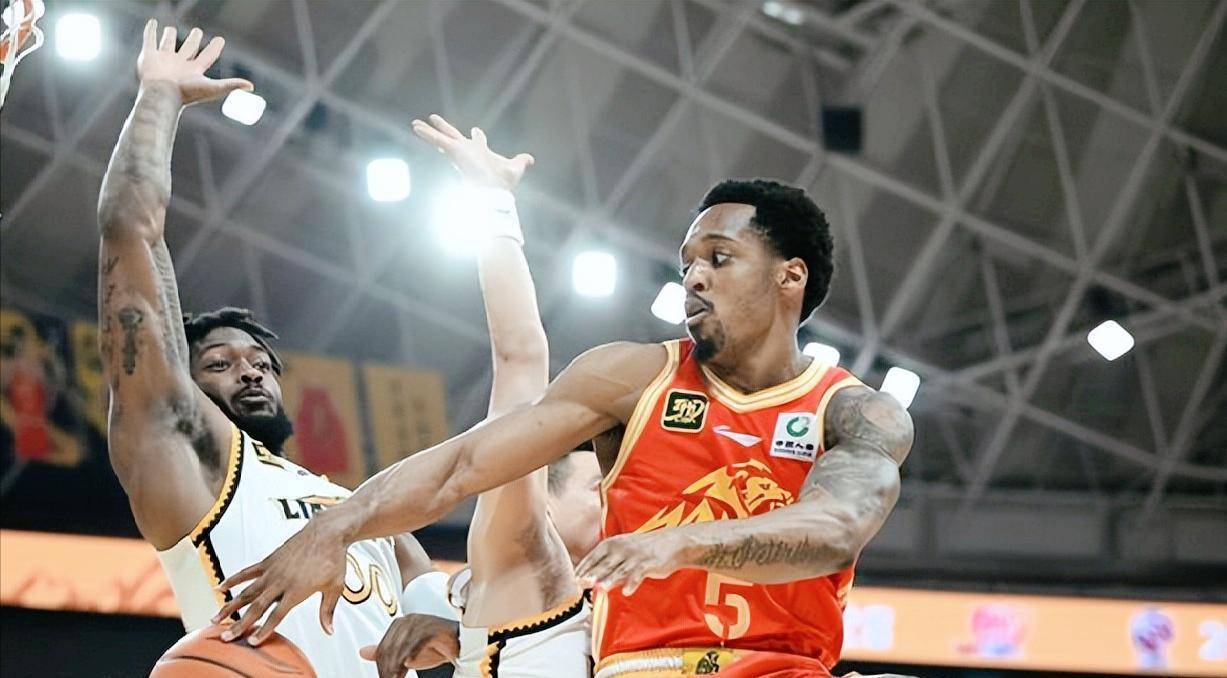 爱游戏体育地址-包含强势外援大秀绝活，带领球队横扫对手的词条