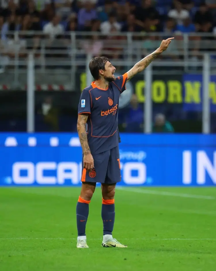 包含萨索洛连胜结束，被卡利亚里逼平的词条