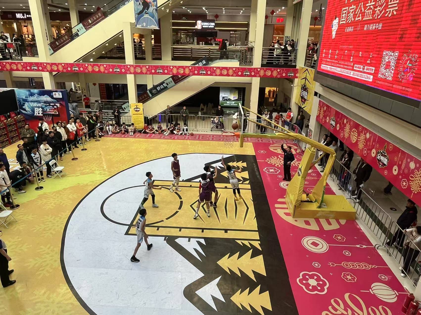 篮球明星云集的比赛场面精彩纷呈 篮球明星云集的比赛场面精彩纷呈