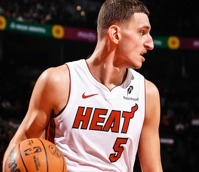 开拓者队击败热火队,赢得关注 开拓者队击败热火队,赢得关注