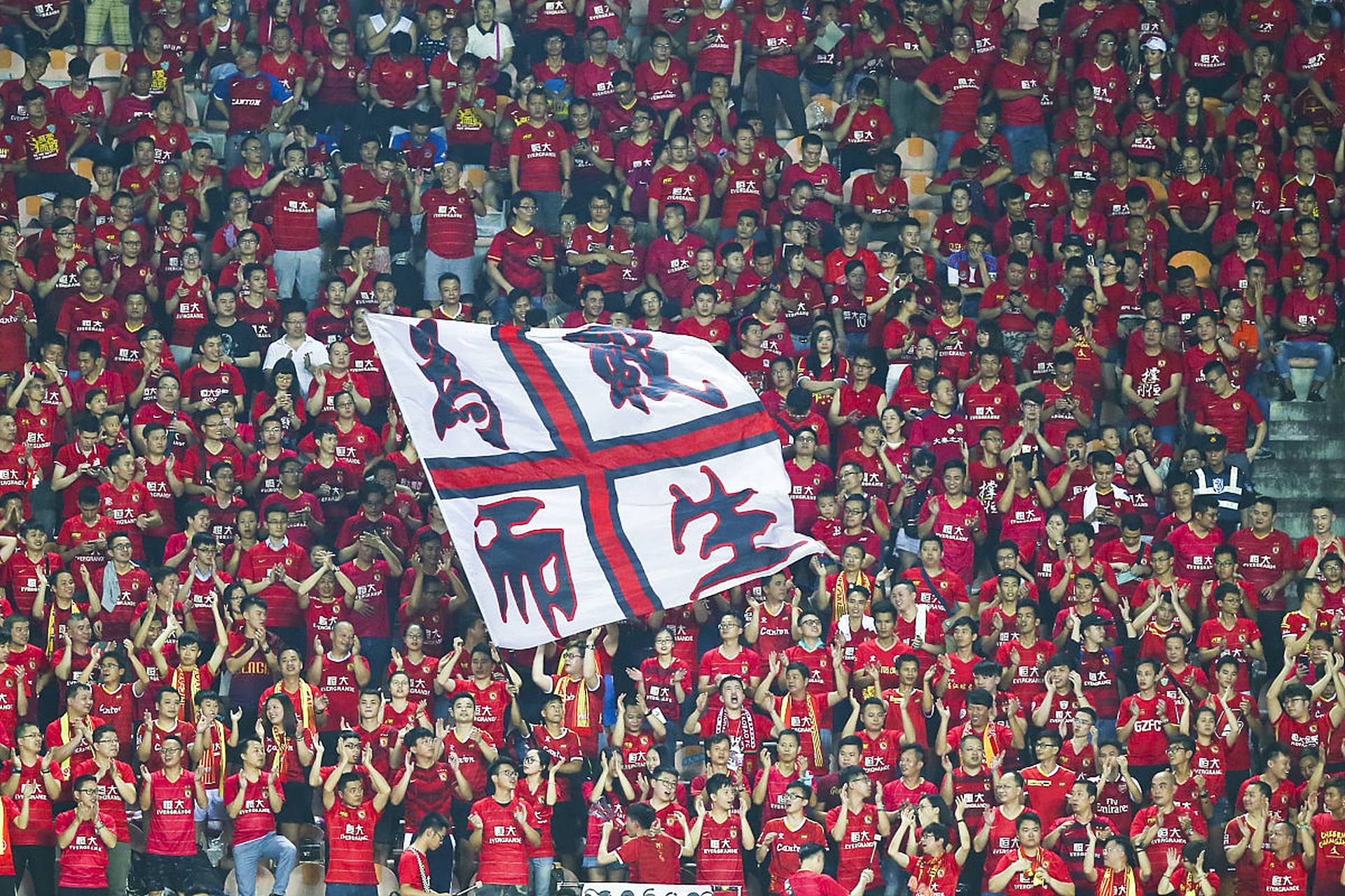 爱游戏亚洲官网-狼队主场大败，曼联艰难胜出的简单介绍