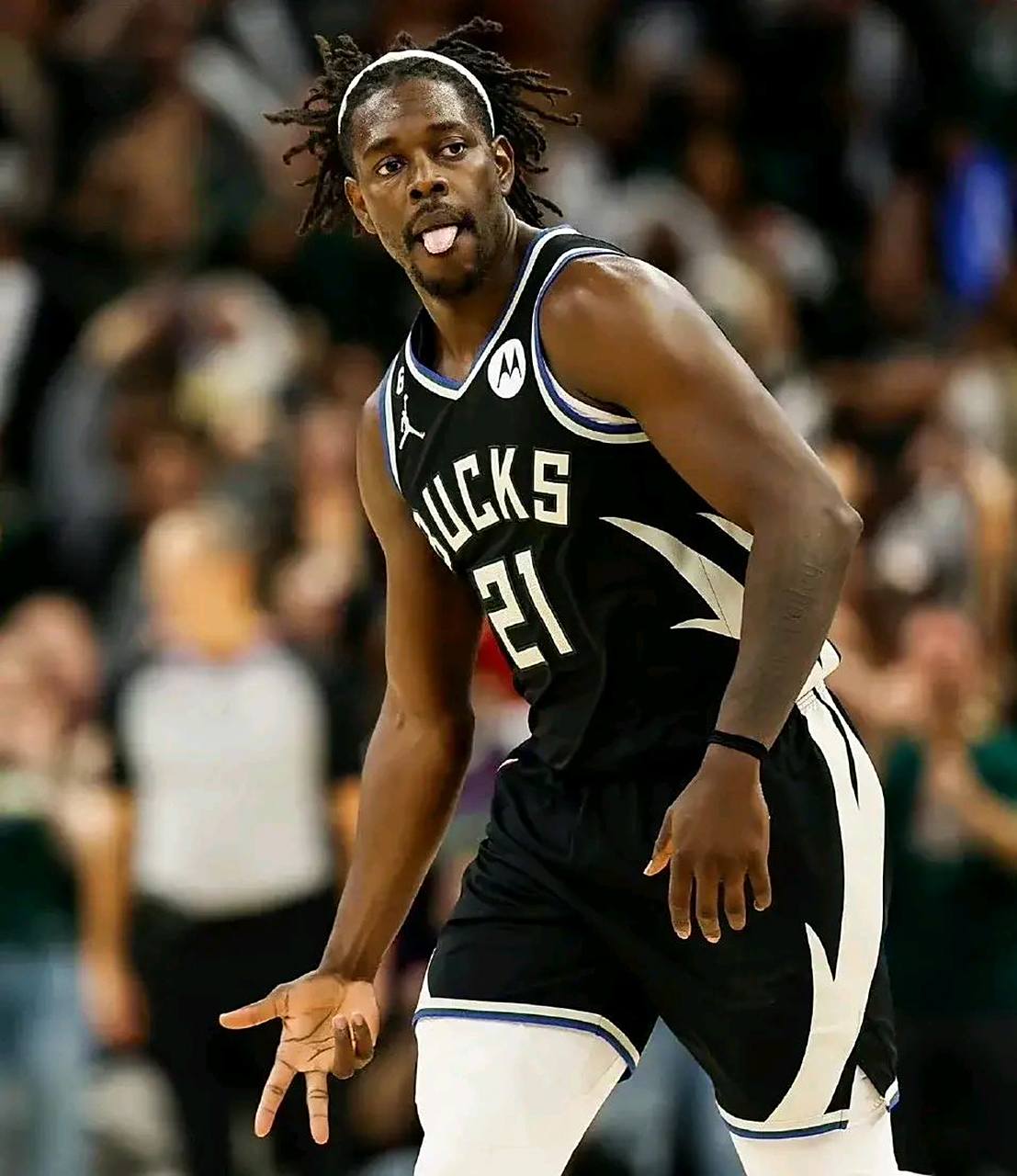 爱游戏亚洲官网-雄鹿击败骑士，霍勒迪全场砍下27分