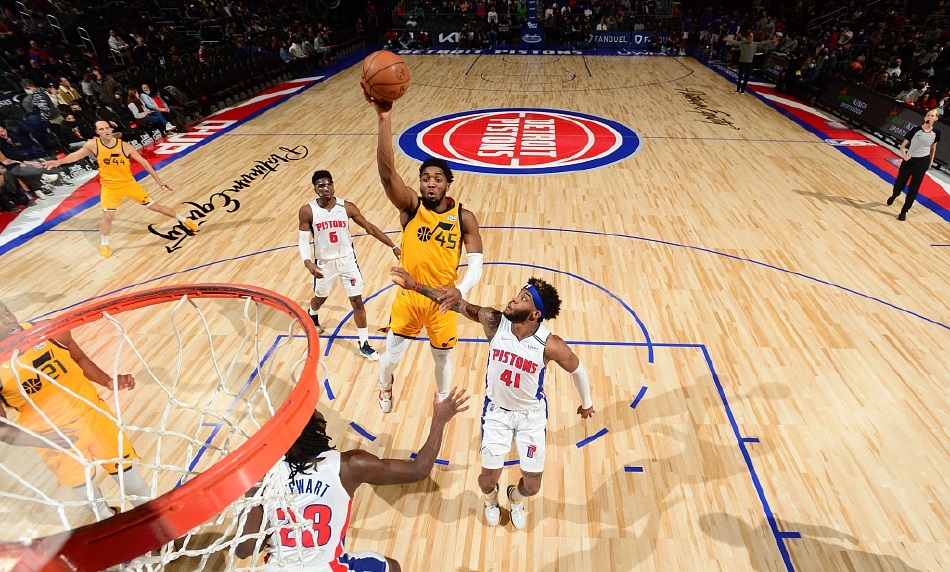 爵士胜魔术，米切尔三双创纪录