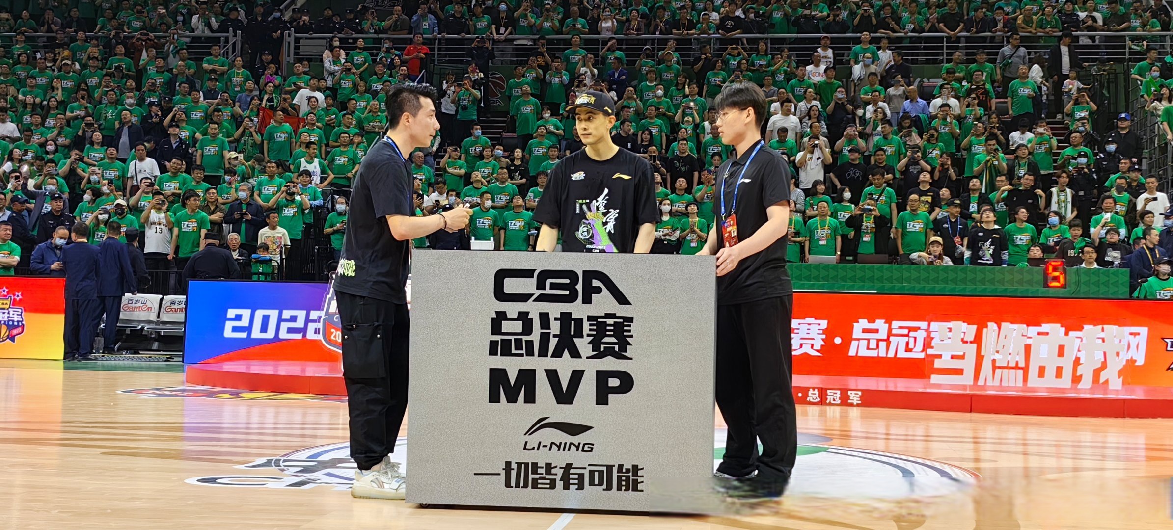 球队整体表现优异，夺得关键胜利