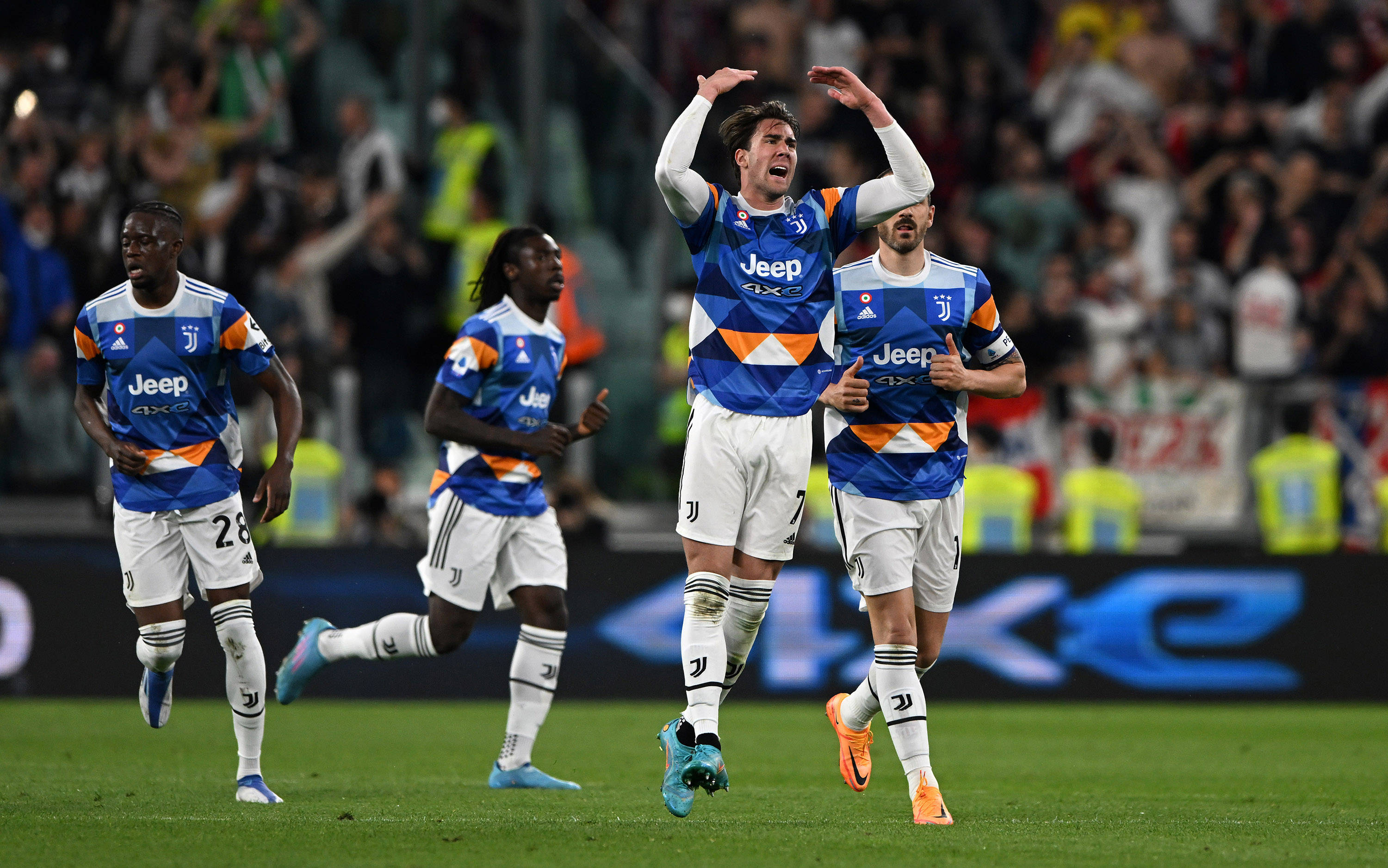 爱游戏体育网站-关于意大利足球赛场上的精彩表现的信息