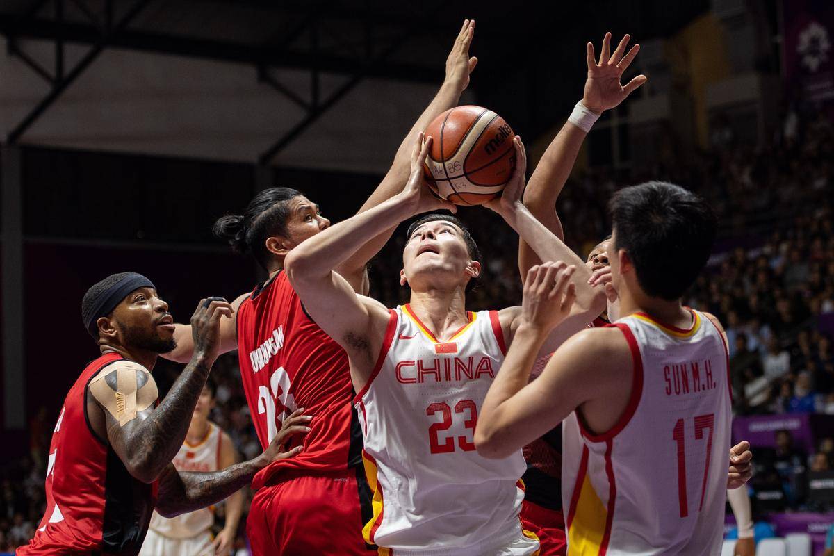 爱游戏登录入口-湖北男篮在比赛中迎战对手，力求取胜