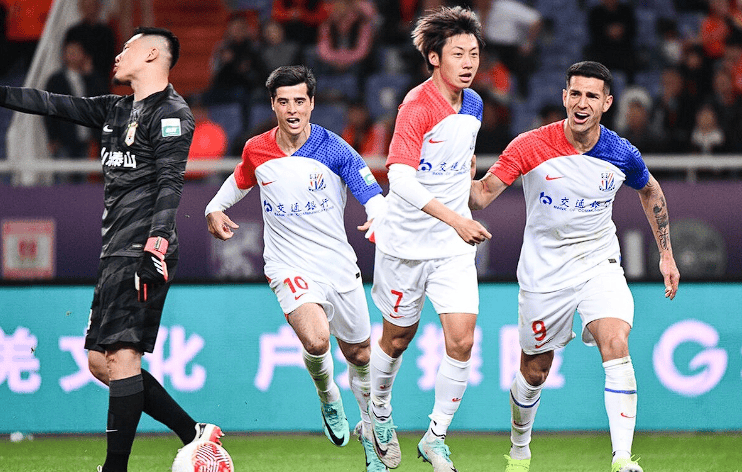 关于中超联赛强队之争：权健稳坐领跑位置的信息