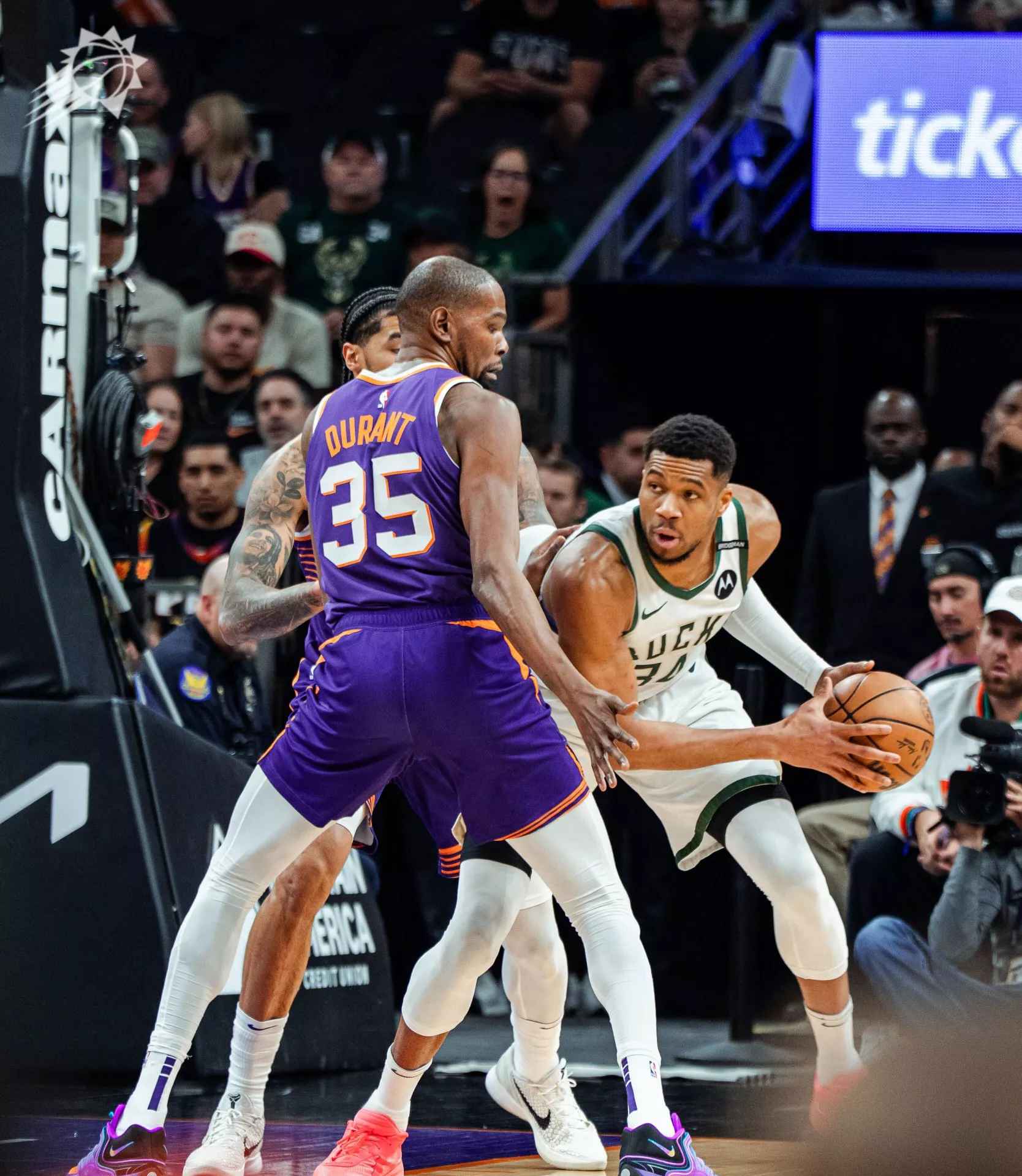 太阳惊险获胜!布克绝杀带领球队逆转胜利 太阳惊险获胜!布克绝杀带领球队逆转胜利