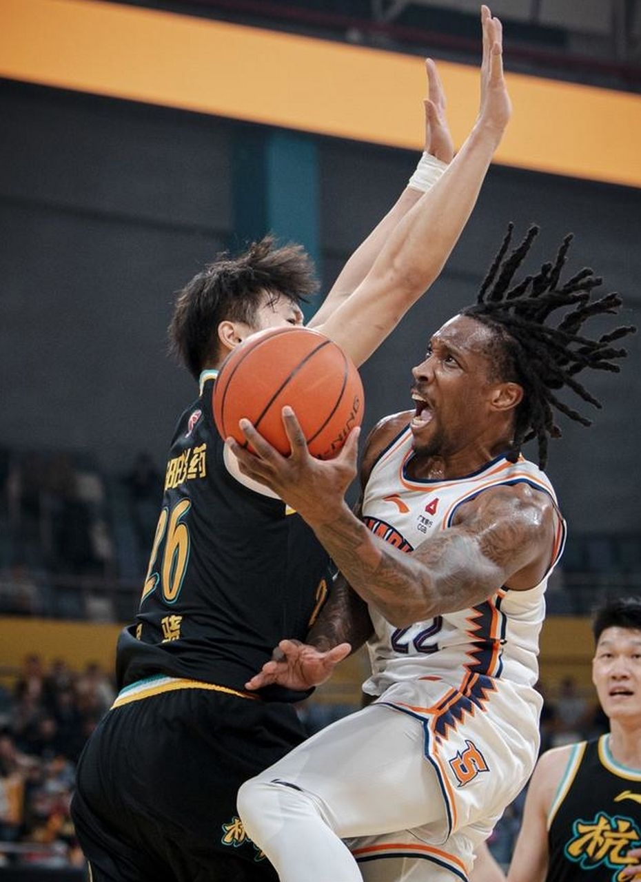 上海男篮主教练调整战术，积极备战下一场比赛的简单介绍