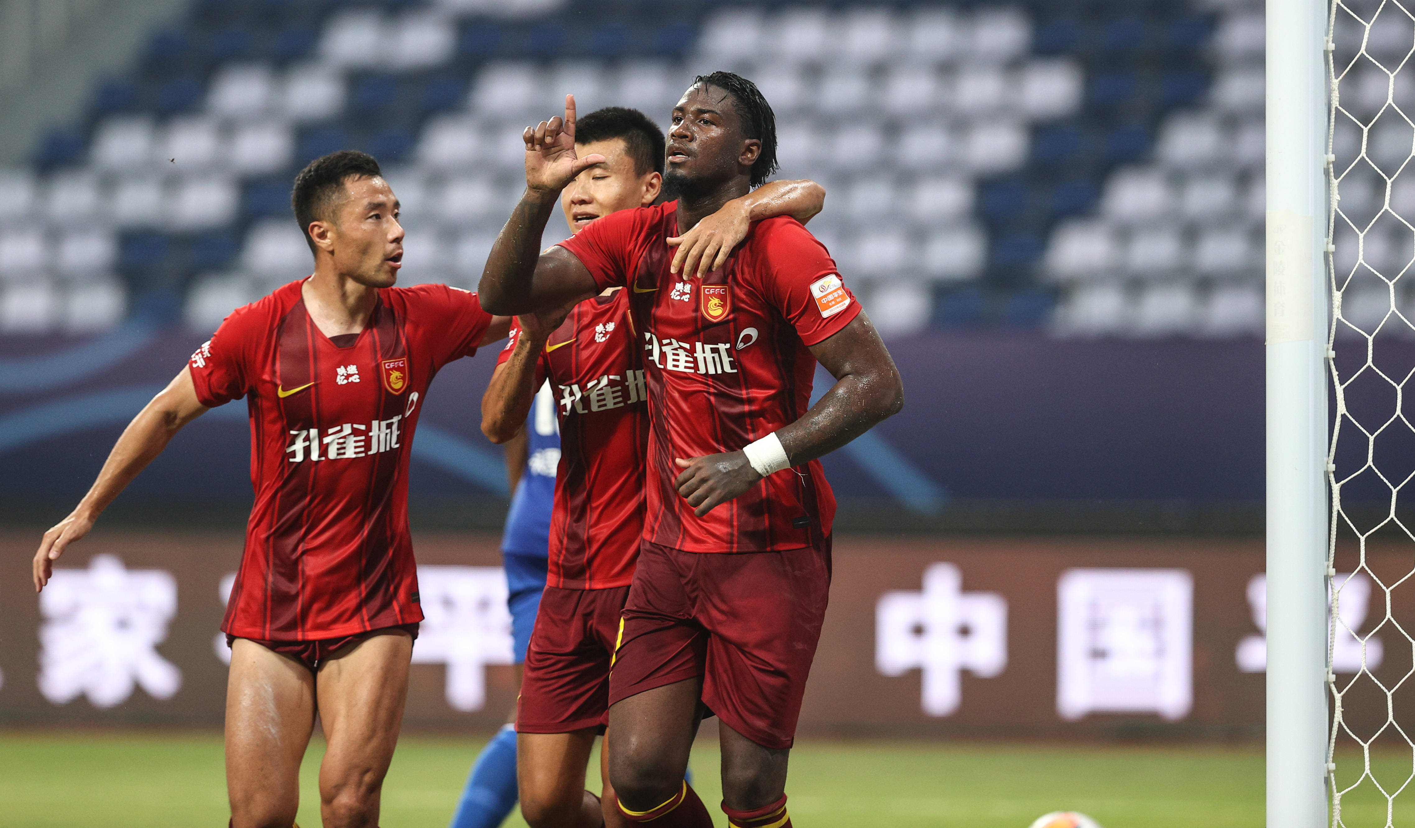 爱游戏登录入口-包含河北华夏幸福前场配合默契，精彩连番进攻的词条