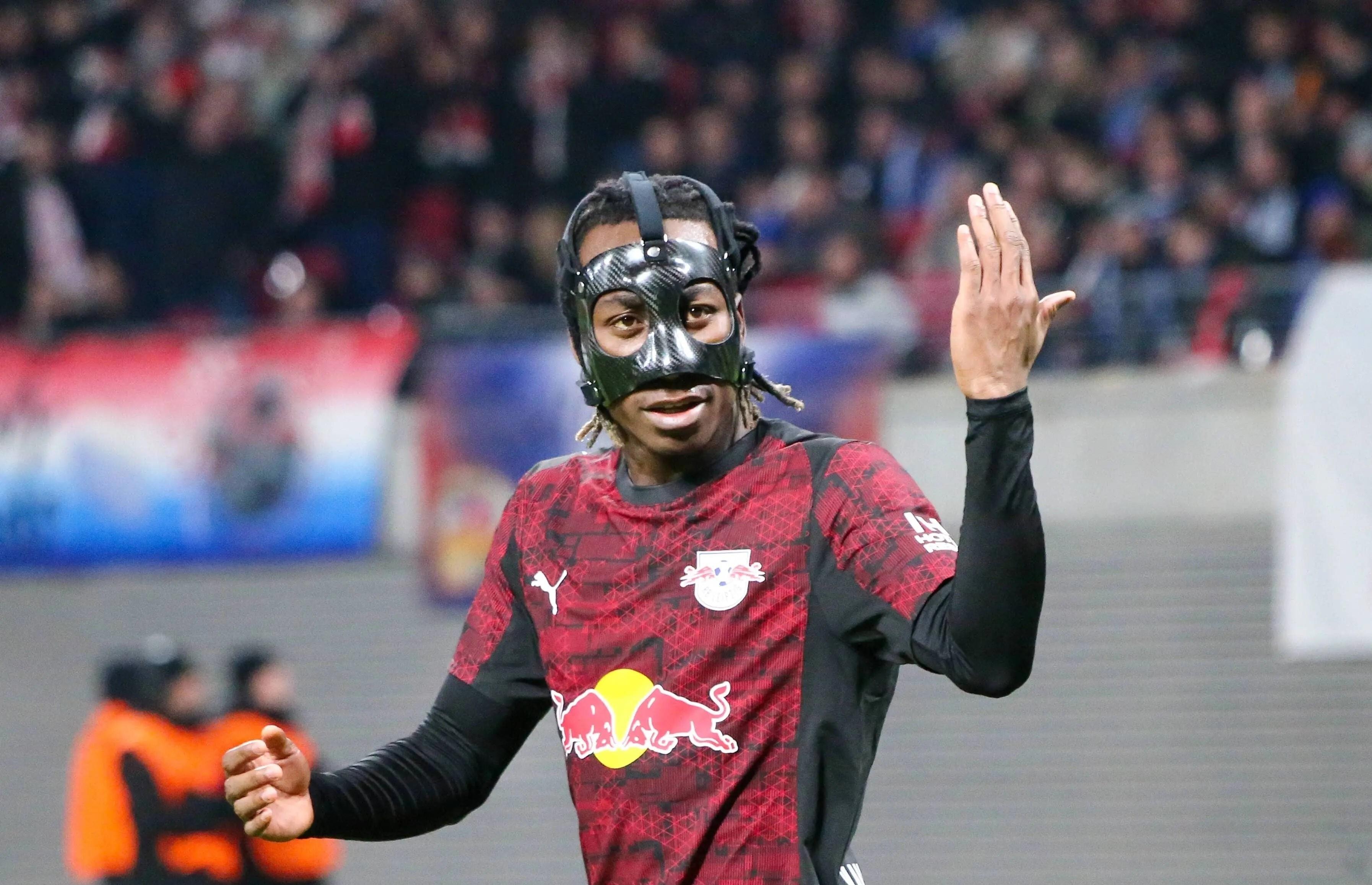 关于利物浦名将赛季报销将缺席德甲对决的信息